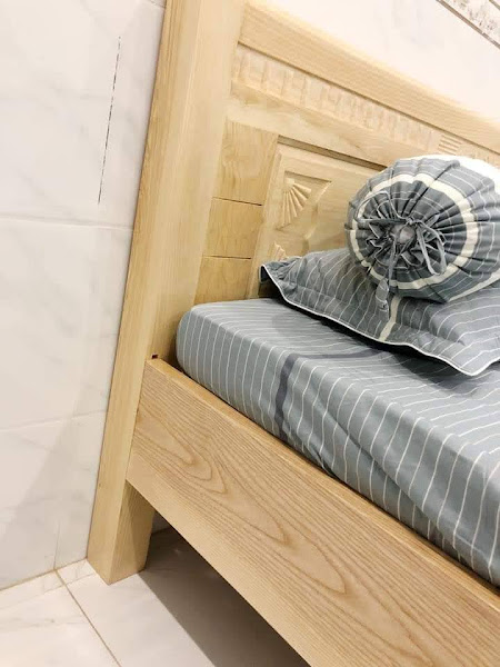 chi tiết Giường ngủ gỗ sồi tự nhiên