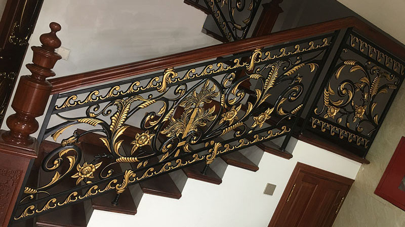 cầu thang sắt tay gỗ biên hòa