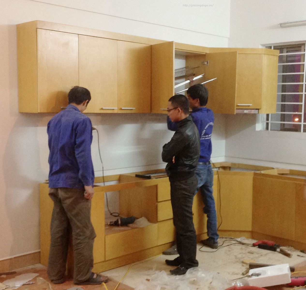 thợ mộc sửa chữa tủ bếp tại nhà biên hòa